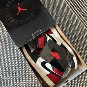 Jordan Old Love New Love Jordan
Lightly used. Original box and materials.